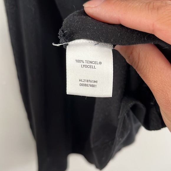 Flounce, black dress with adjustable straps. - Picture 5 of 8